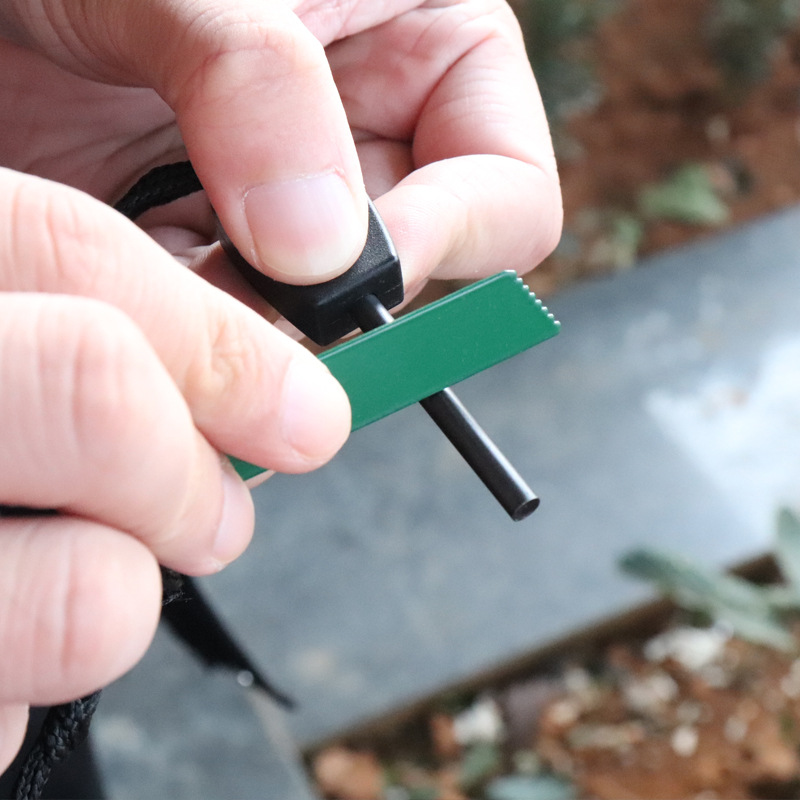 Mini Wilderness Survival Porta - Ferro Rod Striker avis et prix